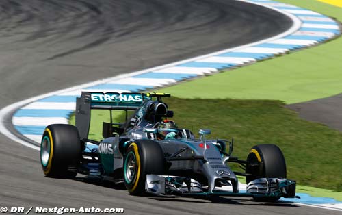 Rosberg signe la pole devant son public