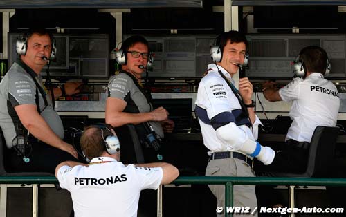 Mercedes to rethink team orders (…)