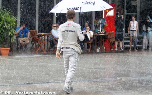 Rosberg happy with heavy Brazil rain