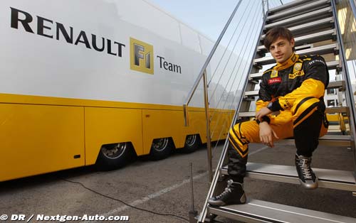 Jan Charouz visite Renault F1 à Valencia