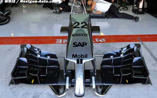 McLaren runs Red Bull front wing (…)