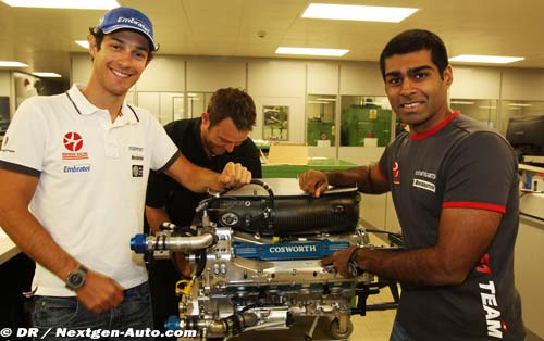 Senna and Chandhok visit Cosworth (…)