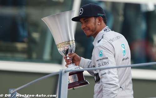 Mercedes to offer Hamilton new (...)
