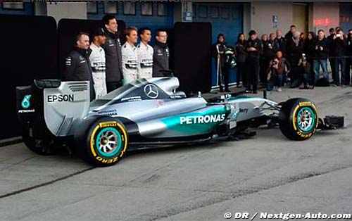 Mercedes officially launches W06 (...)
