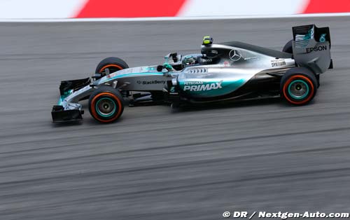 Malaysia, FP3: Rosberg fights back (…)