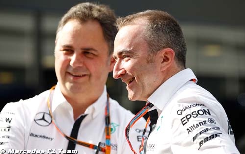 Lowe plays down Mercedes' (…)