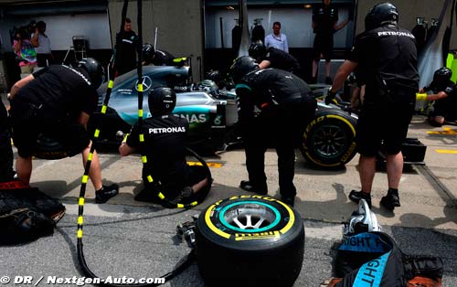 Mercedes also fastest pit crew in 2015