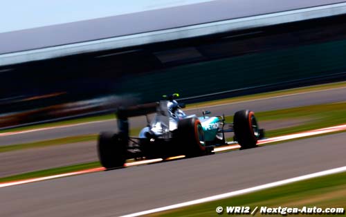 Silverstone, FP2: Rosberg continues (…)
