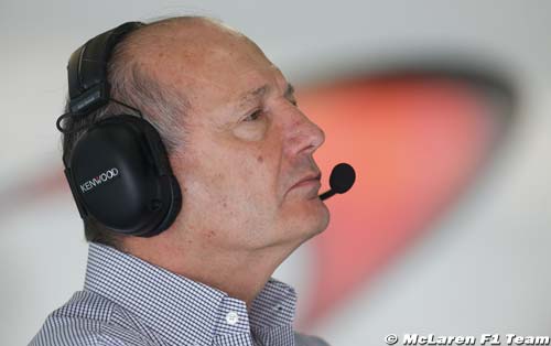 Dennis defends McLaren management