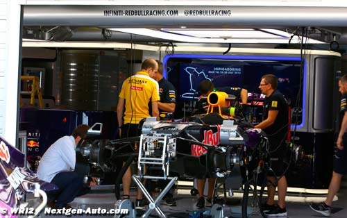 Red Bull teams eye Mercedes, Honda (…)