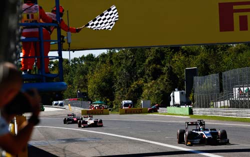 Monza, Race 2: Evans on top in (...)