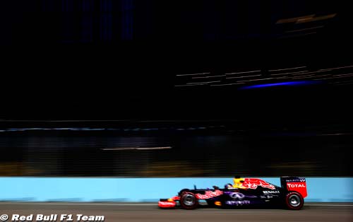 Ricciardo : Vettel a joué avec moi...