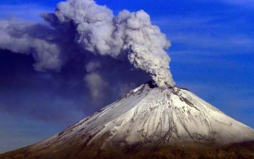 Volcano erupts near Mexico GP site