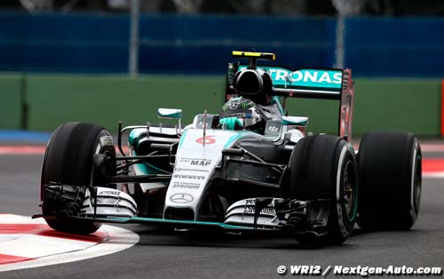 Rosberg et Hamilton sur la première (…)