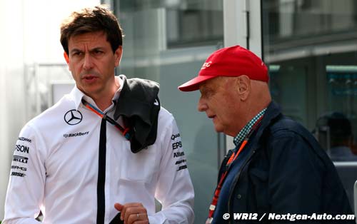 Lauda dément des tensions avec Wolff