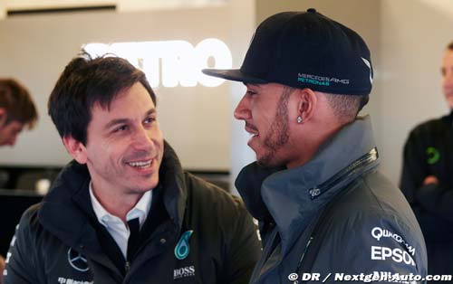 Wolff defends Hamilton amid road (…)