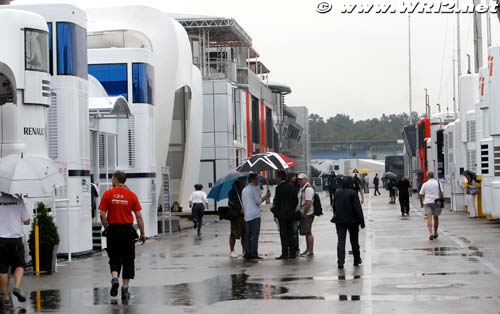 Morning sun drying damp track early (…)