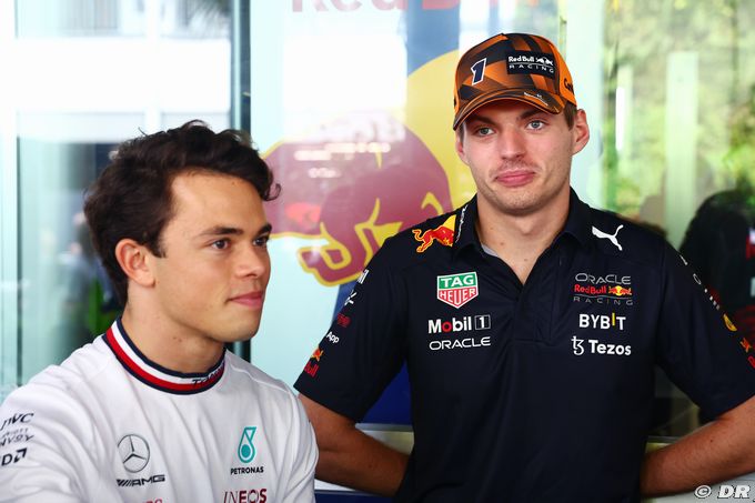 De Vries must avoid Verstappen (…)