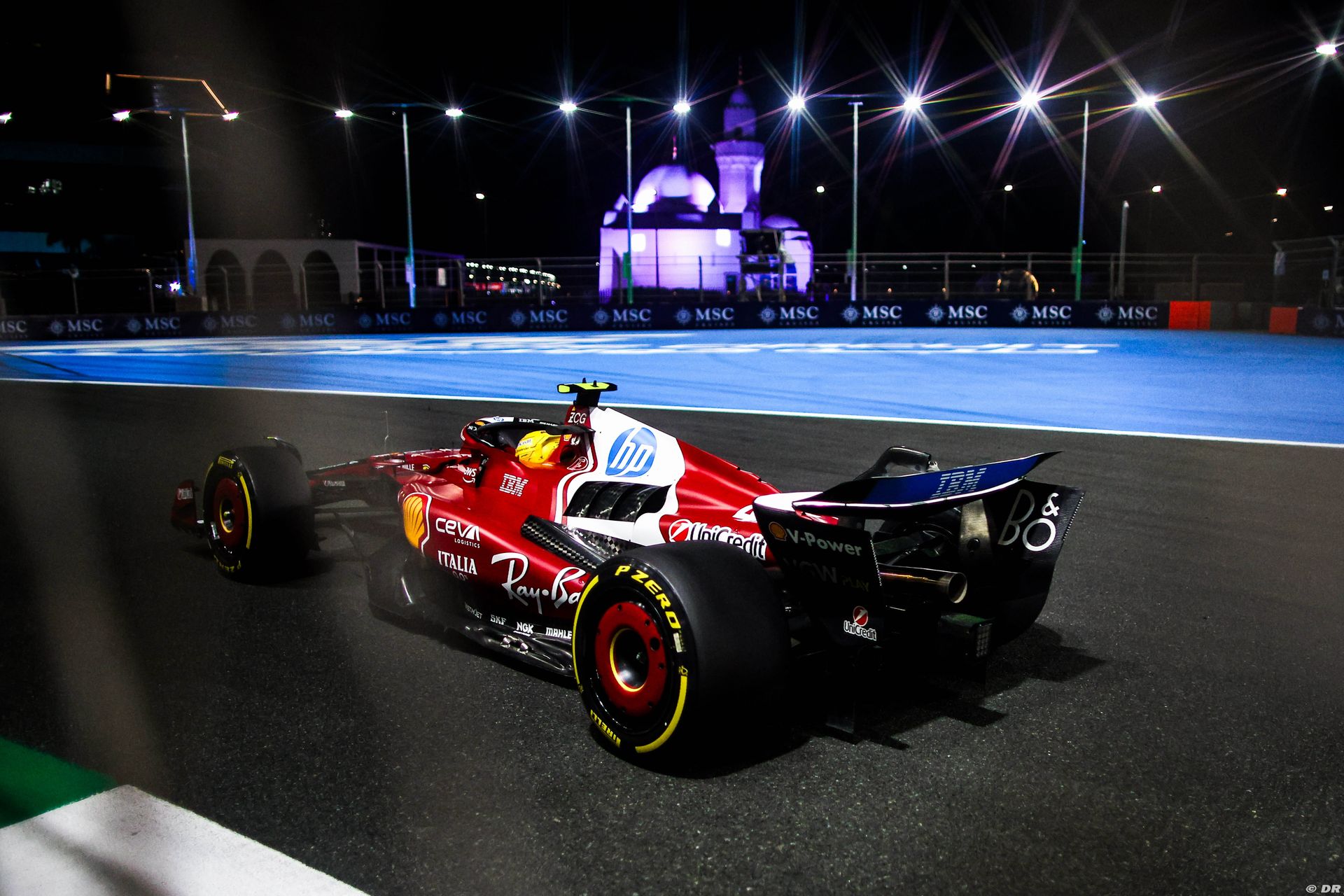 ferrari1_23_.jpg