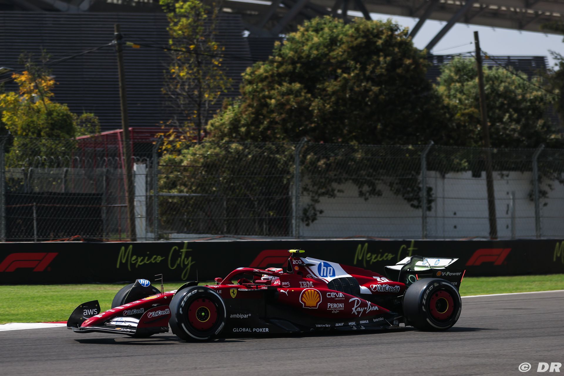 ferrari1_4_-11.jpg