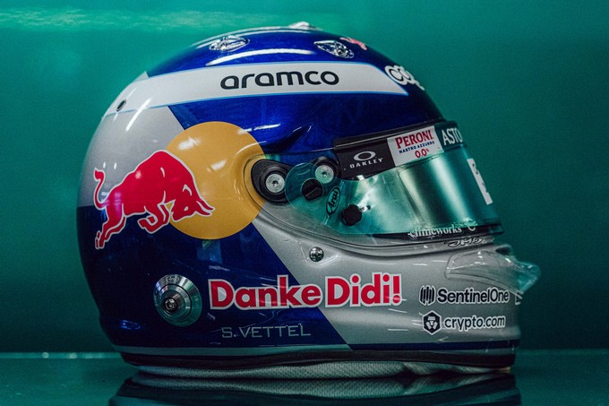 Vettel dévoile un casque Red Bull (...)