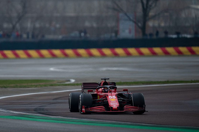 Sainz boucle ses essais F1 pour (…)