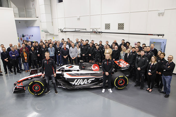 Haas F1 dévoile sa VF-23 avant son (…)