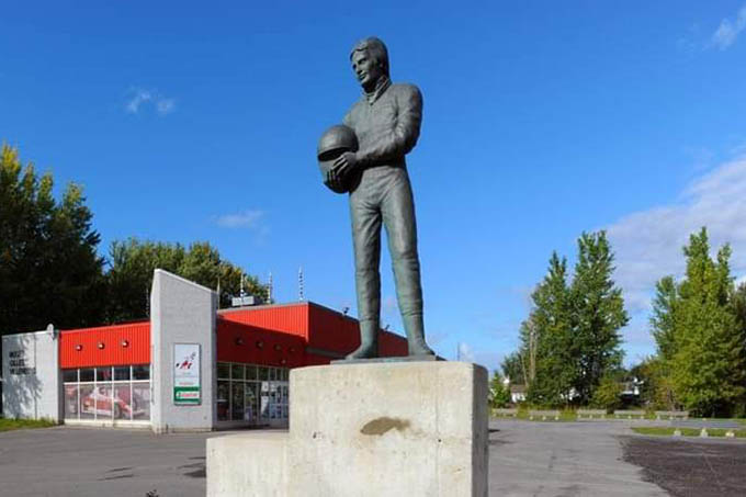 La statue de Gilles Villeneuve (…)