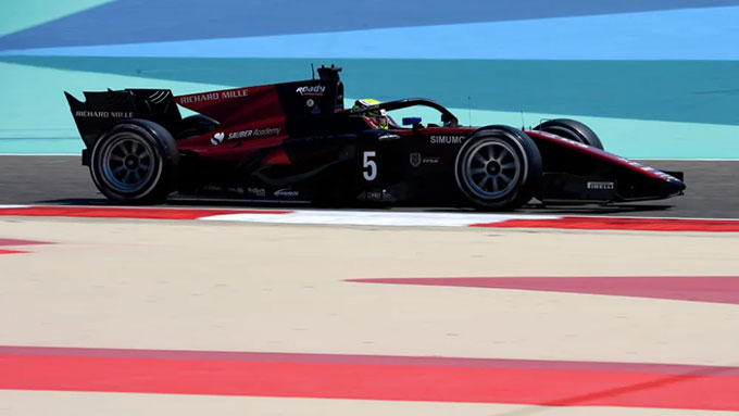 F2, Sakhir, Race: Pourchaire dominant as