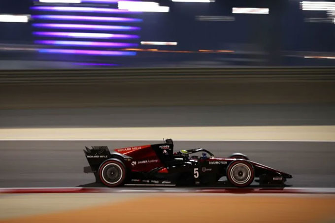 F2, Sakhir, Qual.: Pourchaire in (...)