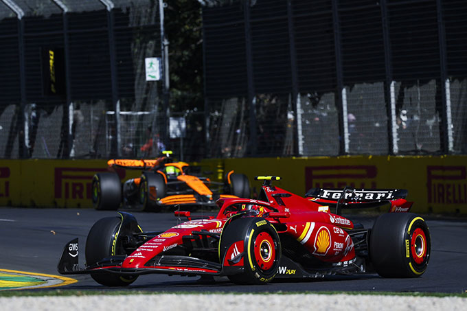 Sainz gagne en Australie, Ferrari (…)