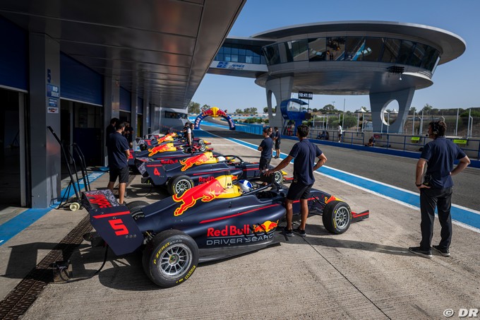 Red Bull signe deux jeunes pilotes (…)