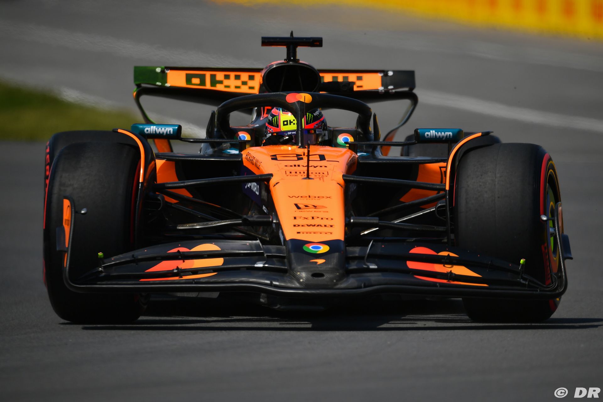 mclaren1_114_.jpg