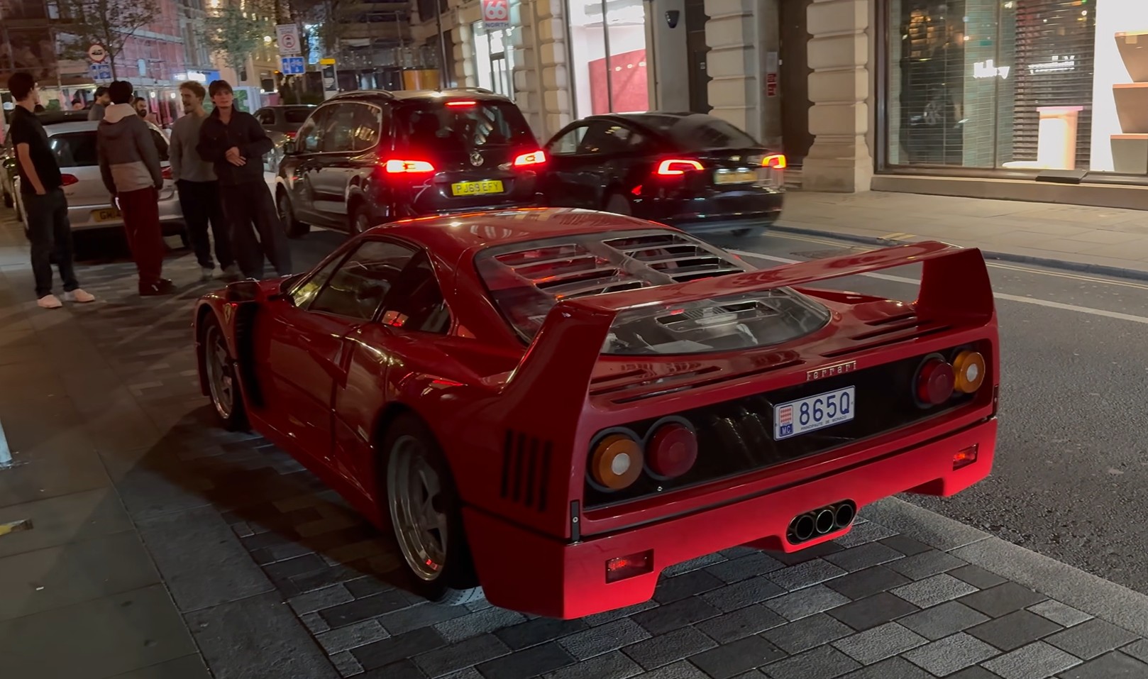La Ferrari F40 accidentée de Lando Norris refait surface !