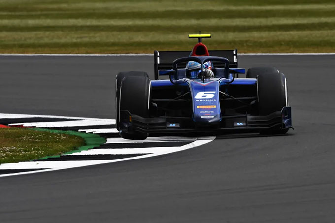 F2, Silverstone: Sargeant seals pole (…)