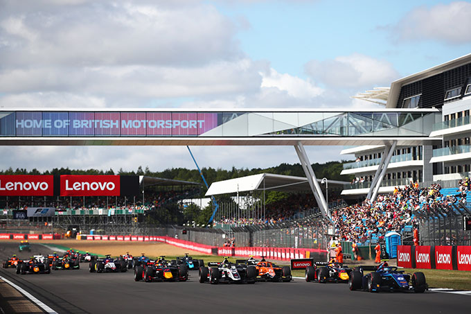 F2, Silverstone, Feature race: (…)