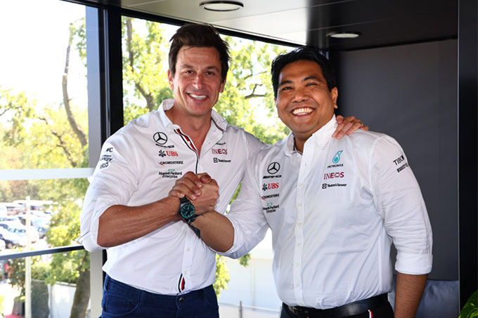 Mercedes F1 and Petronas power (…)