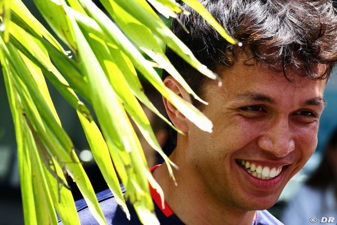 Official: Albon commits future to (...)