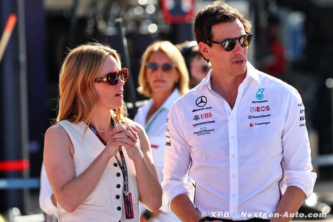 Wolff claims sexism behind new F1 (…)