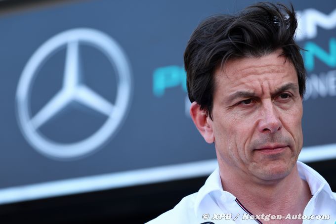 Wolff révèle comment Hamilton lui a (…)