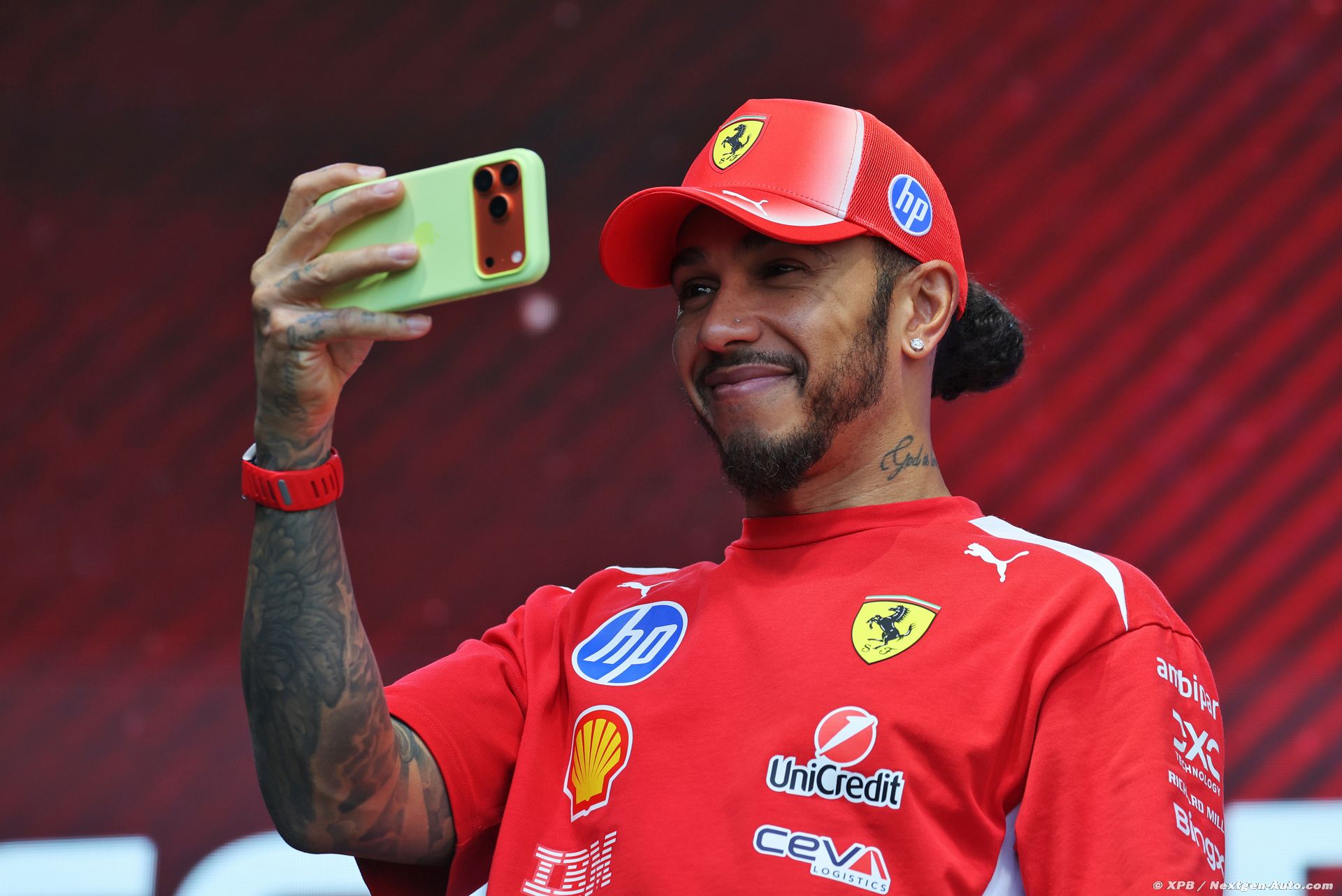 Des cartes Pokémon à la F1 : le nouveau pari de Lewis Hamilton