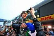 'Encore un enfant' : Wolff veut protéger Antonelli d'un emballement en Italie après sa victoire
