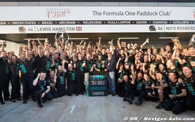 Les T-shirts ’champions du monde 2015’ sont prêts chez Mercedes