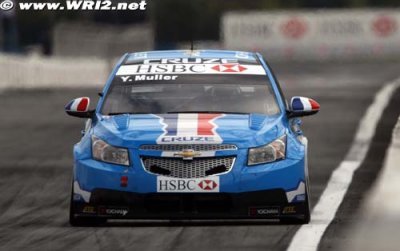 Course 1&nbsp;: Muller décroche sa onzième victoire en WTCC