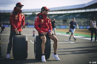 Leclerc se dit satisfait de ’l’éthique de travail’ de Sainz