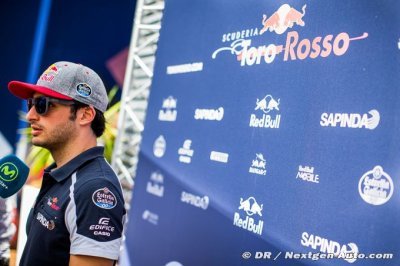 Verstappen success good for me - Sainz