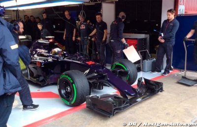 Toro Rosso lance sa STR11 Ferrari directement en piste