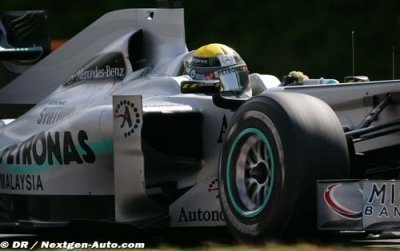 Williams mechanic knocked out by Rosberg tyre