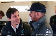 Wolff prend la défense de Lewis Hamilton