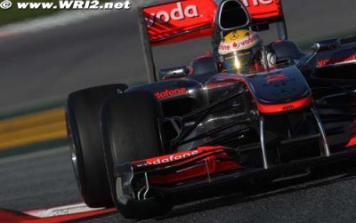 McLaren on top in first practice